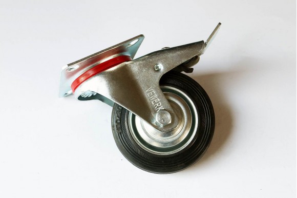 Zwenkwiel rubber met rem 100 mm